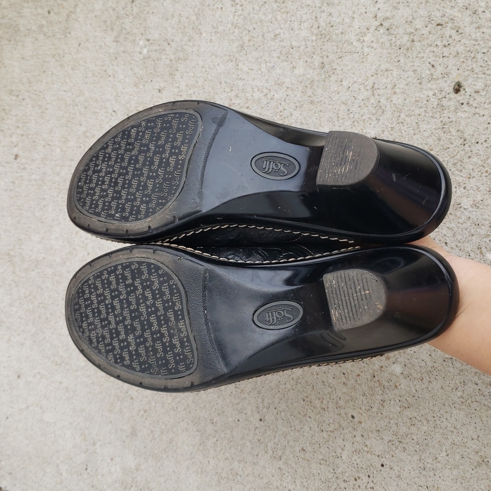 Sofft Floral Embossed Black Leather Slip On Mules Clogs Size 7.5 Comfort Neutral - Picture 6 of 16